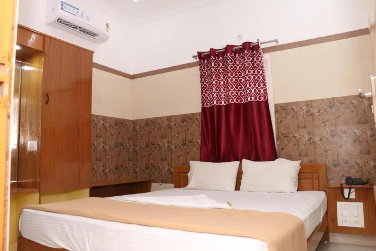 Saravanas Lodge Tiruchchendūr Eksteriør bilde